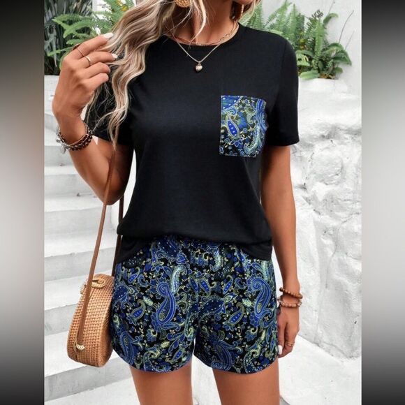 SHEIN Pants - SHEIN Paisley Print Patch Pocket Tee and Short Set